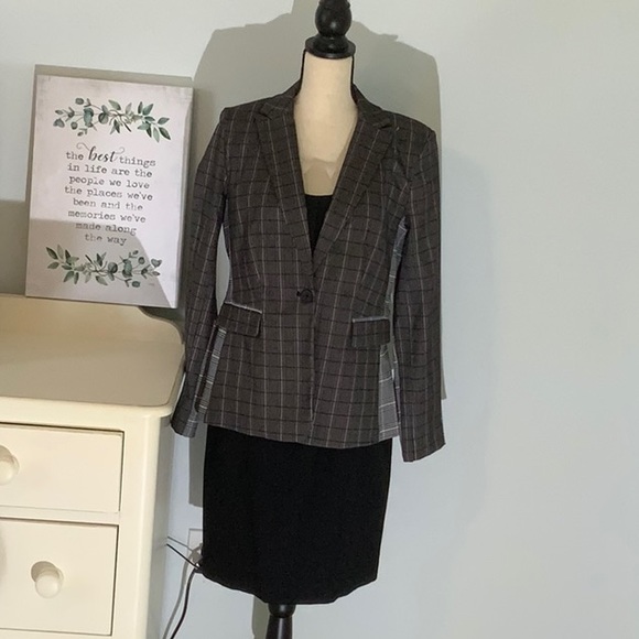 Laundry by Shelli Segal. Crepe tank dress. - Picture 6 of 6